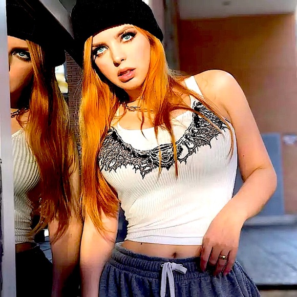 White vampire bat 🦇 graphic wife beater - Picture 5 of 15